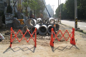 Multi-Gate Expandable And Portable Outdoor Plastic Barricade